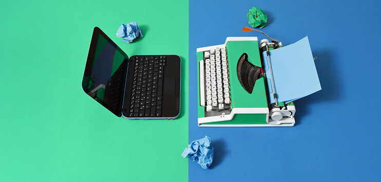 Laptop und Schreibmachschine